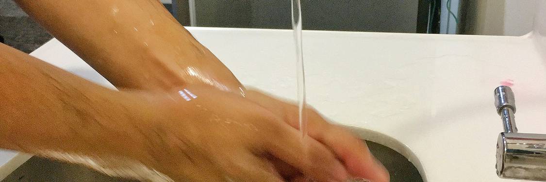Georgia food worker washing hands while using a 20-second timer for compliance